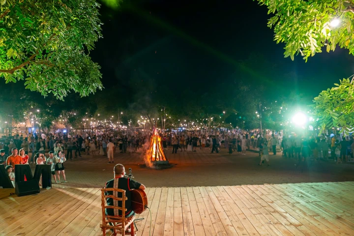 Hòa Mình Vào Nhịp Sống Sôi Động Của Chợ Phiên Măng Đen