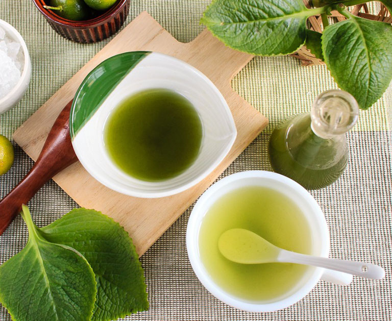 Theo Đông y, húng chanh có tính ấm, vị cay và không chứa độc giúp chữa cảm sốt do phong hàn.