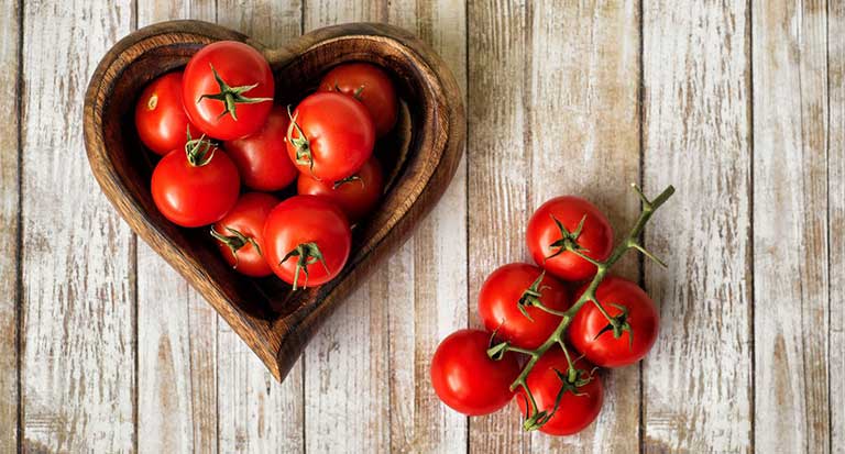 Cà chua hỗ trợ điều hòa huyết áp và tốt cho sức khỏe tim mạch