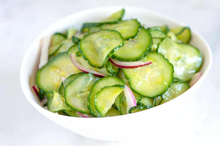 Bạn có thể dùng dưa leo để làm salad, xào nước ép với các loại thực phẩm khác