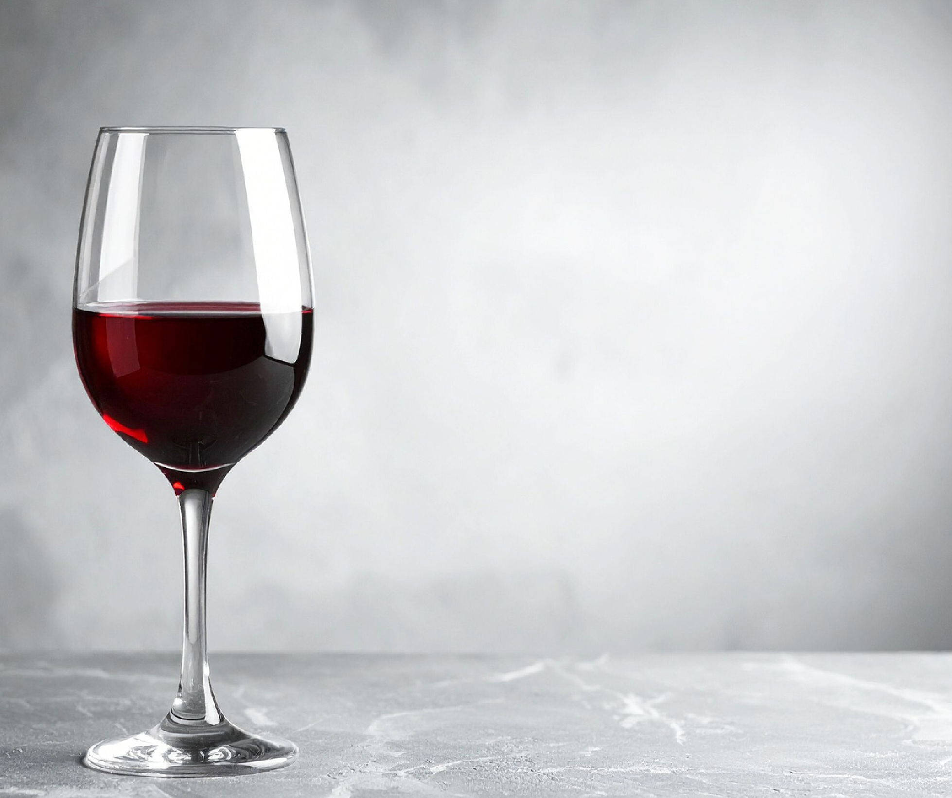 thưởng thức rượu vang một cách điều độ còn được nhiều nghiên cứu khoa học chứng minh là mang lại nhiều lợi ích sức khỏe đáng kể